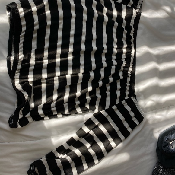 black and white off the shoulder top - Picture 2 of 3